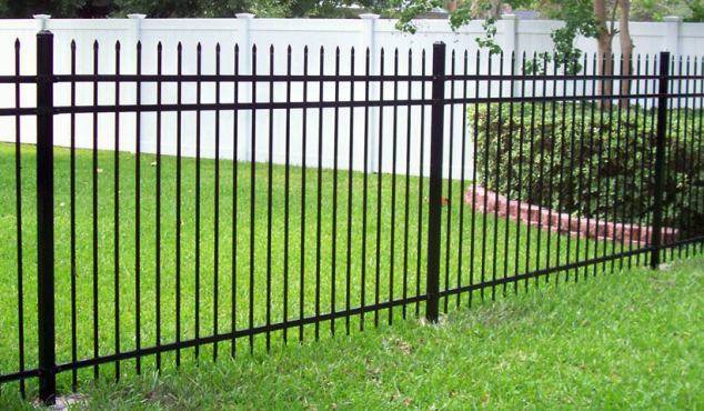 Красивый кованый забор для частного дома. Цена. Фото.